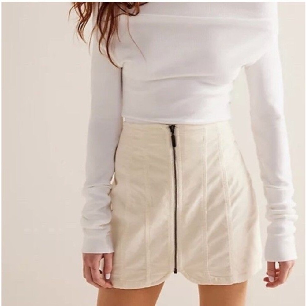 Free People We The Free Women's Layla Light Wash Corduroy Zip Mini Skirt Size 6